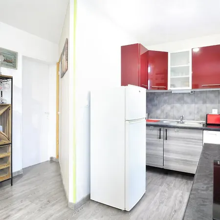 A 2 Pas De La - A 50m