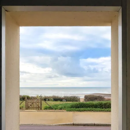 A 2 Pas De La - A 50m Apartment Barneville-Carteret