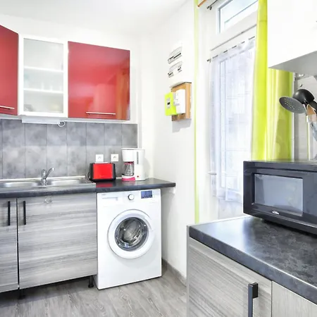 A 2 Pas De La - A 50m Apartment